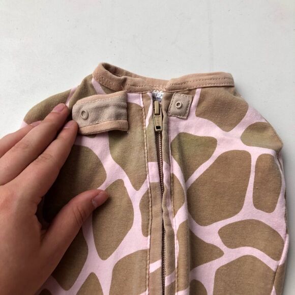 WOOMBIE Grow With Me Leggies Style Swaddle giraffe print - Picture 3 of 6
